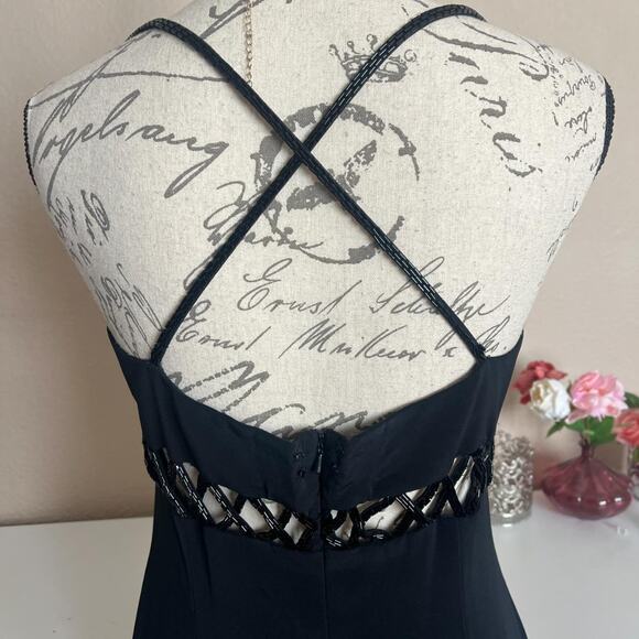 Black evening gown with embellishments - Picture 7 of 8